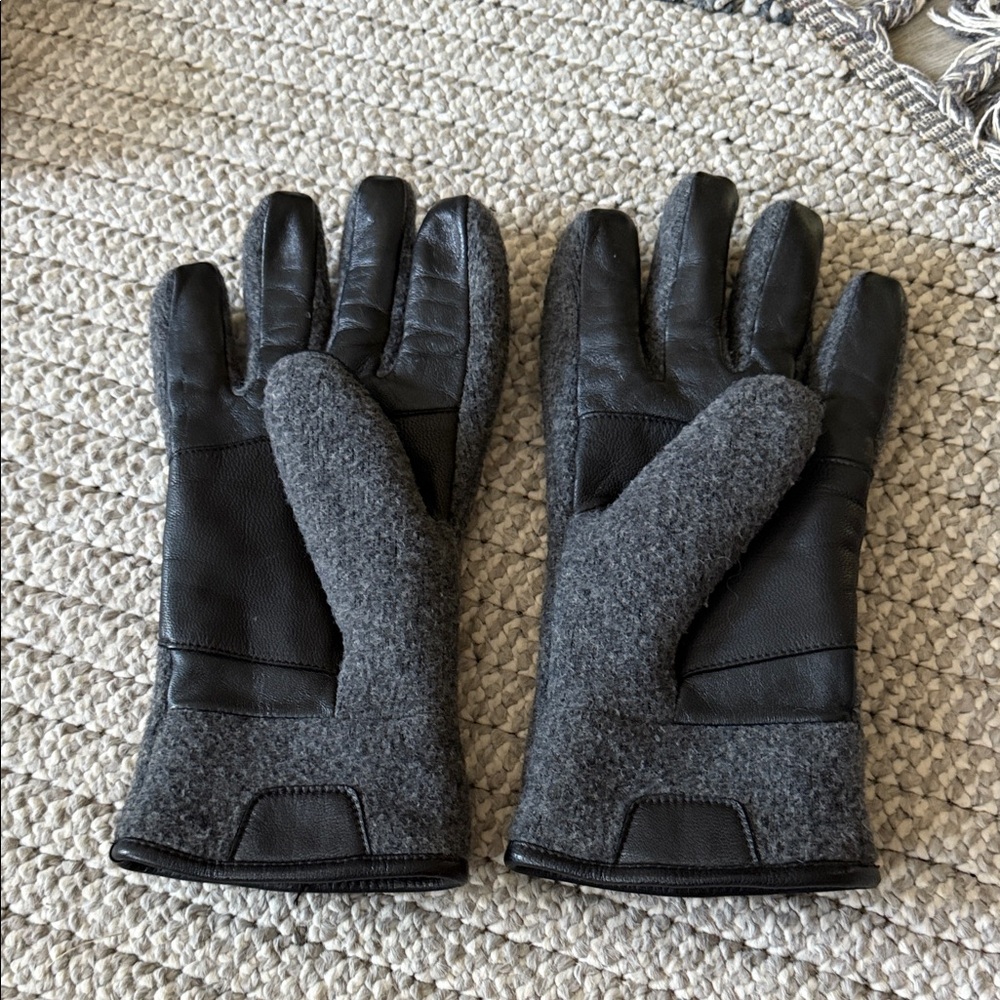 UGG Black and Gray Men's Gloves